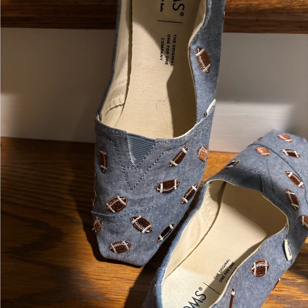 TOMS Women's Denim Football flats